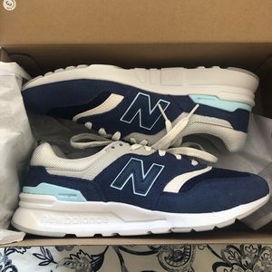 New Balance 997H in color way Moon Shadow with Bleach Blue
